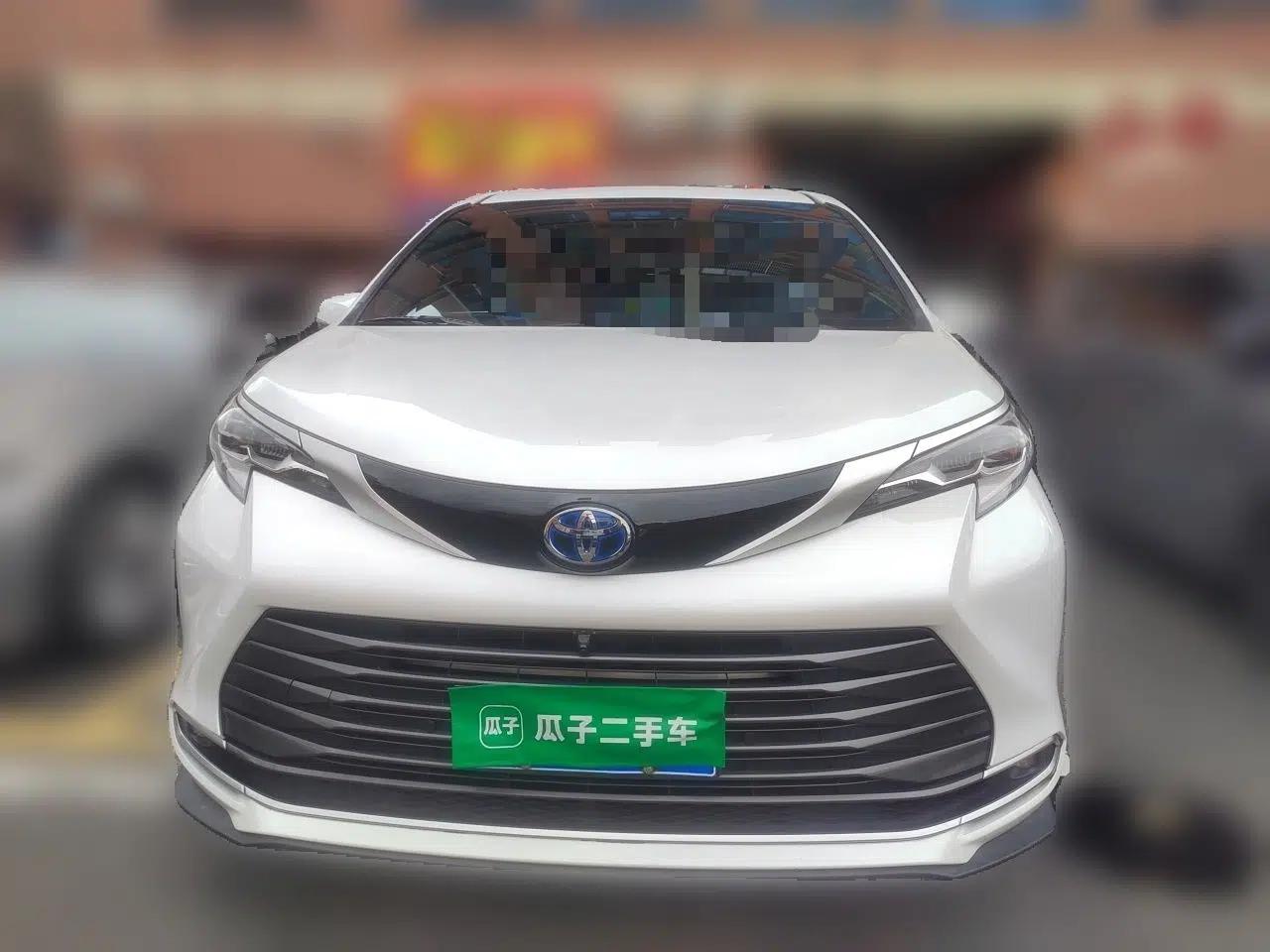 Toyota SIENNA 2021 2.5L Hybrid Premium Edition — миниатюра 2