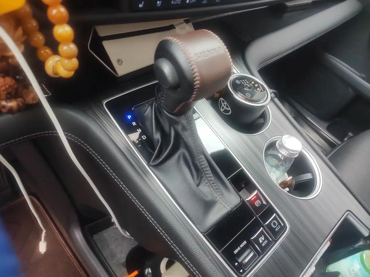 Toyota SIENNA 2021 2.5L Hybrid Premium Edition — миниатюра 13