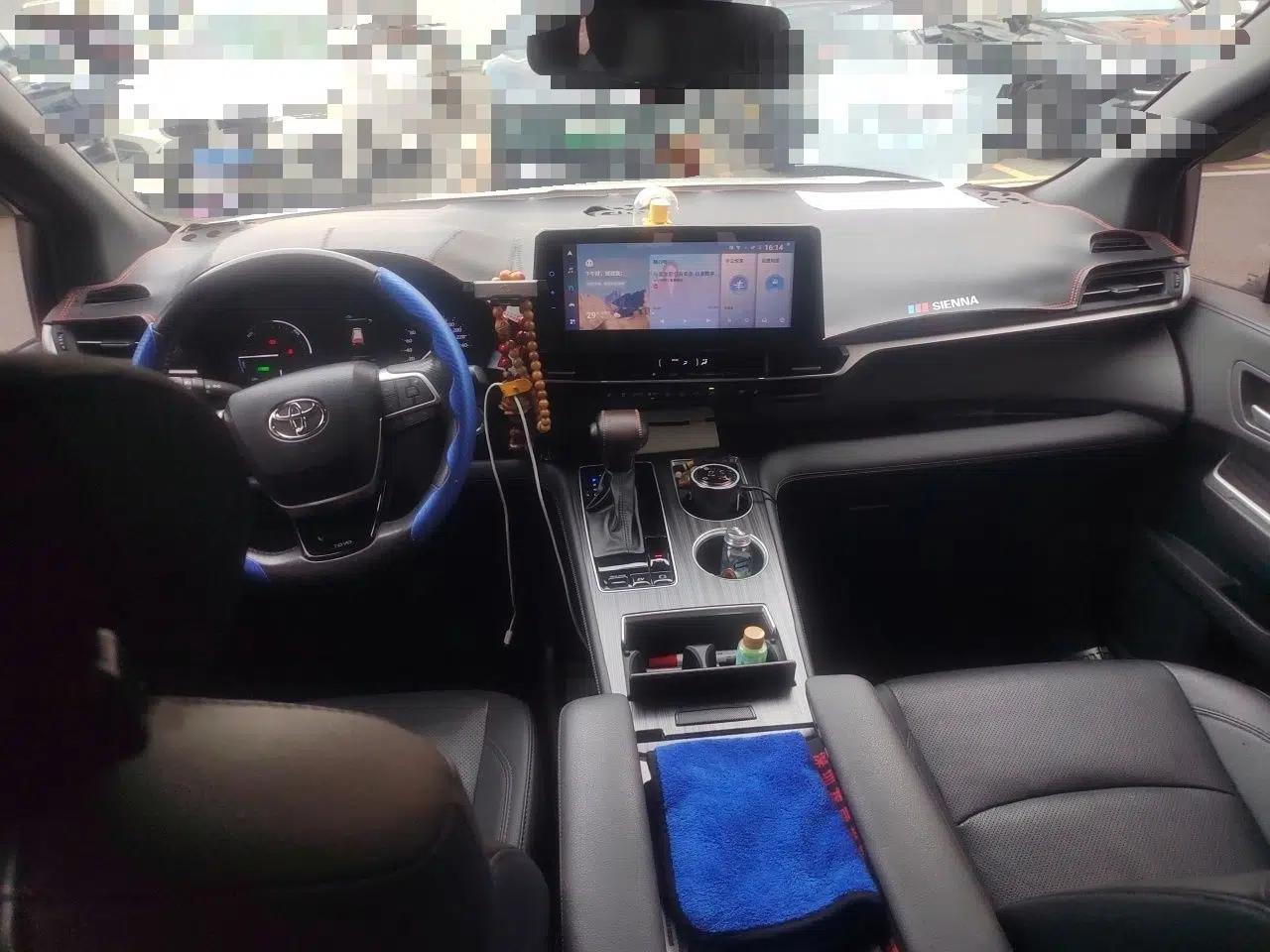 Toyota SIENNA 2021 2.5L Hybrid Premium Edition — миниатюра 18