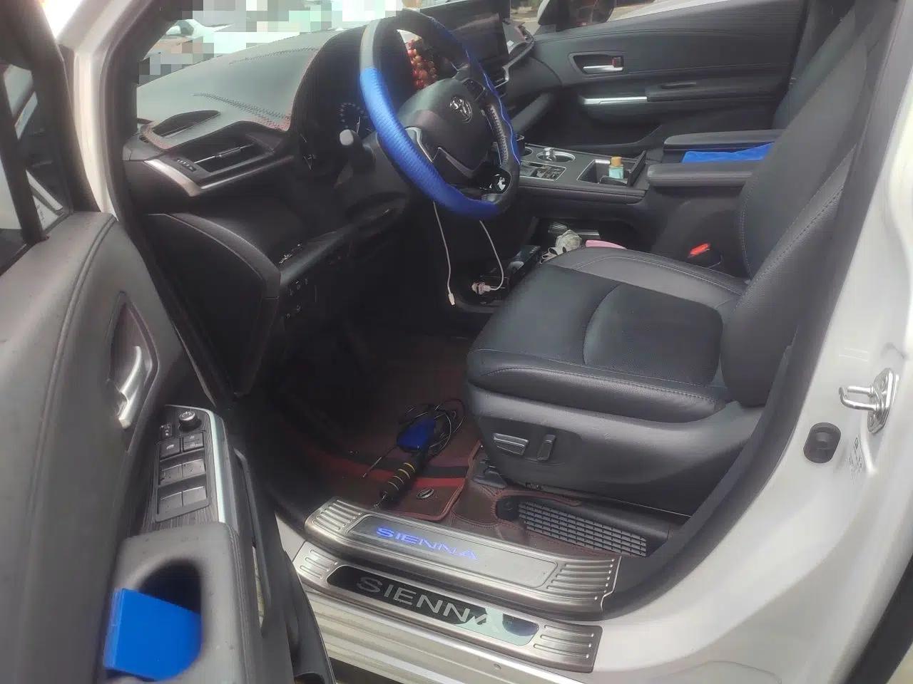 Toyota SIENNA 2021 2.5L Hybrid Premium Edition — миниатюра 19