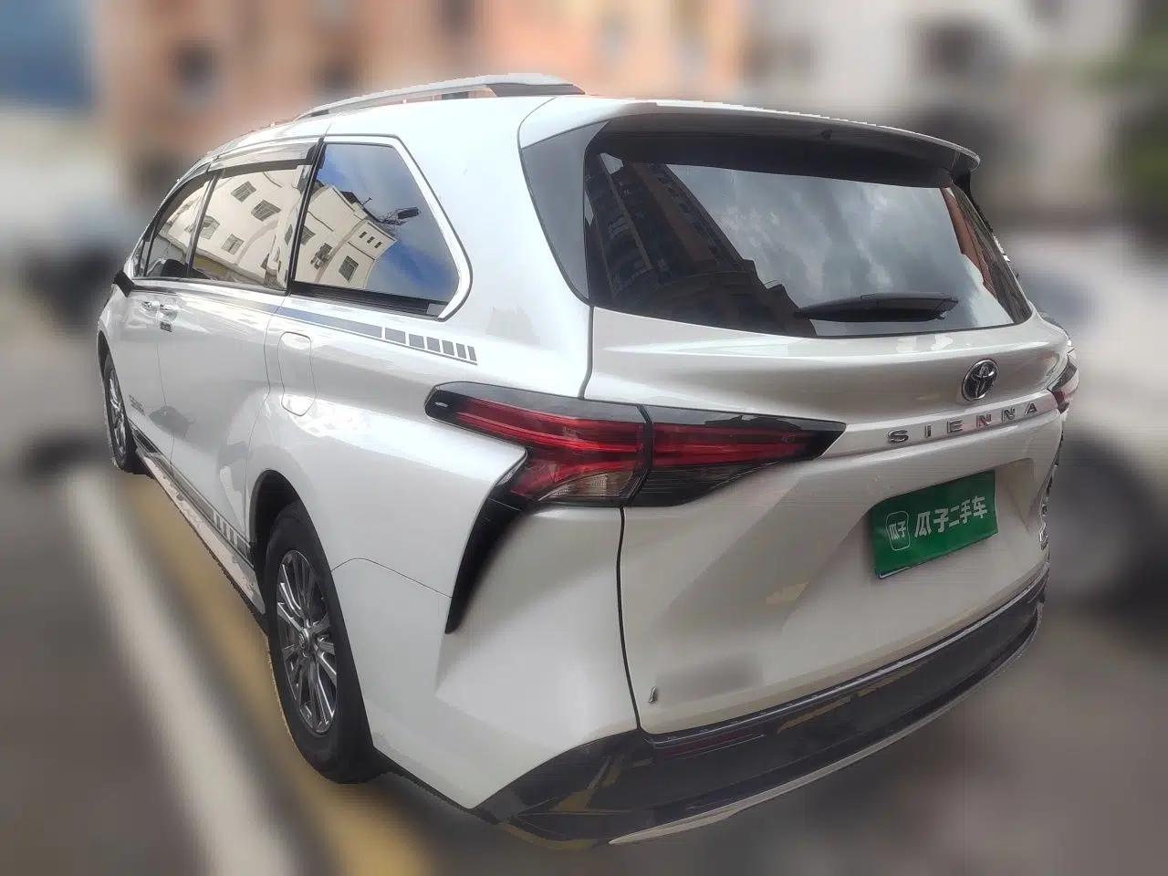 Toyota SIENNA 2021 2.5L Hybrid Premium Edition — миниатюра 4