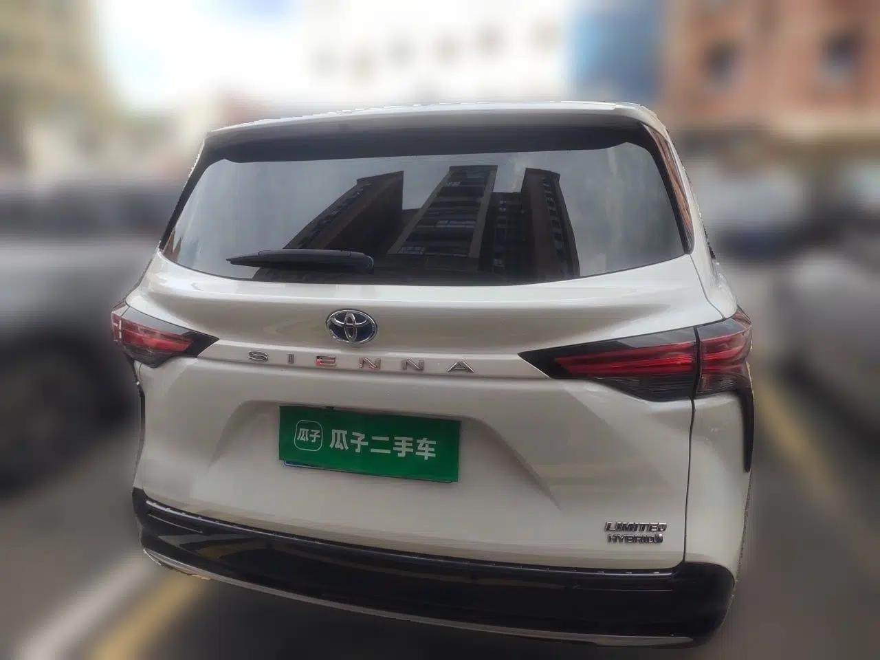 Toyota SIENNA 2021 2.5L Hybrid Premium Edition — миниатюра 5