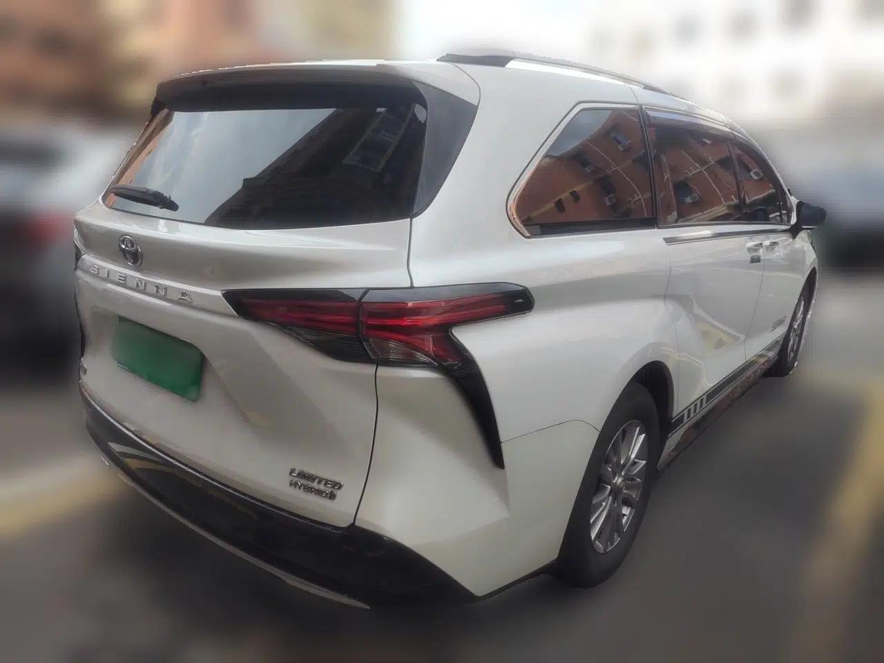 Toyota SIENNA 2021 2.5L Hybrid Premium Edition — миниатюра 6