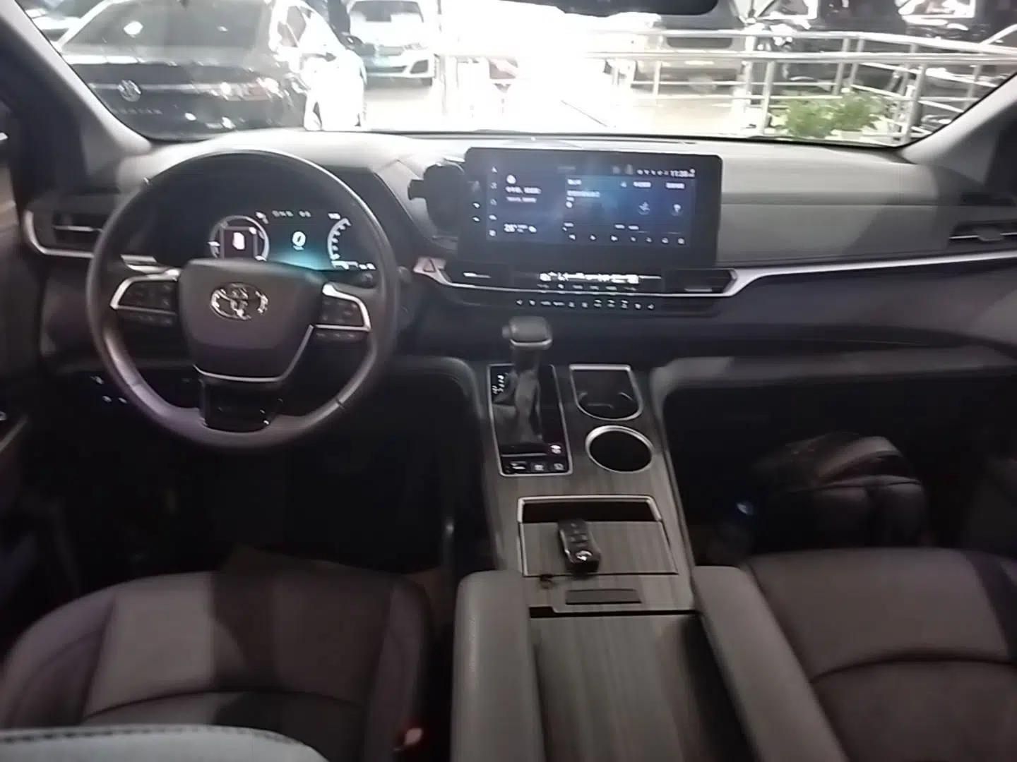 Toyota SIENNA 2021 2.5L Hybrid Ultimate Edition — миниатюра 12