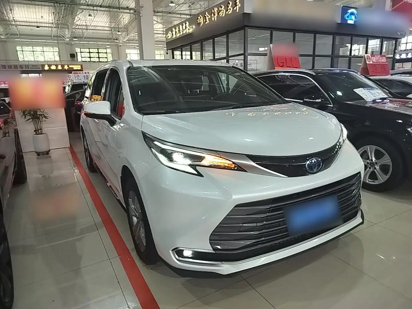 Toyota SIENNA 2021 2.5L Hybrid Ultimate Edition — миниатюра 3
