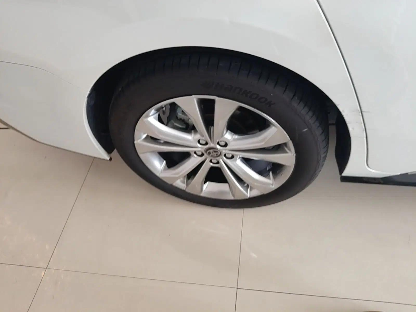 Toyota SIENNA 2024 2.5L Hybrid Platinum Edition — миниатюра 11