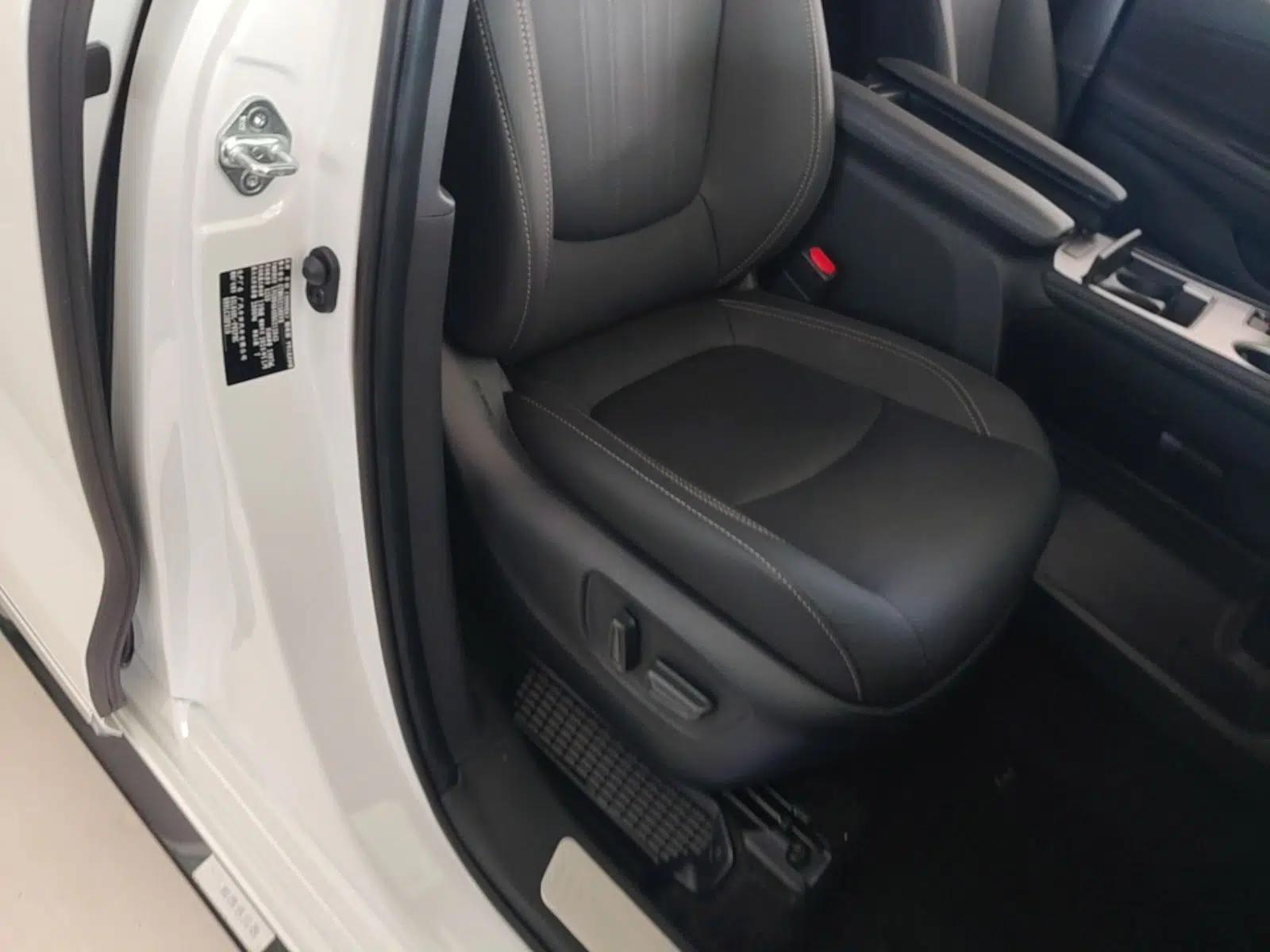 Toyota SIENNA 2024 2.5L Hybrid Platinum Edition — миниатюра 19