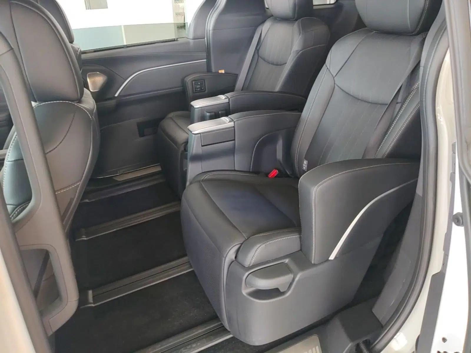 Toyota SIENNA 2024 2.5L Hybrid Platinum Edition — миниатюра 20