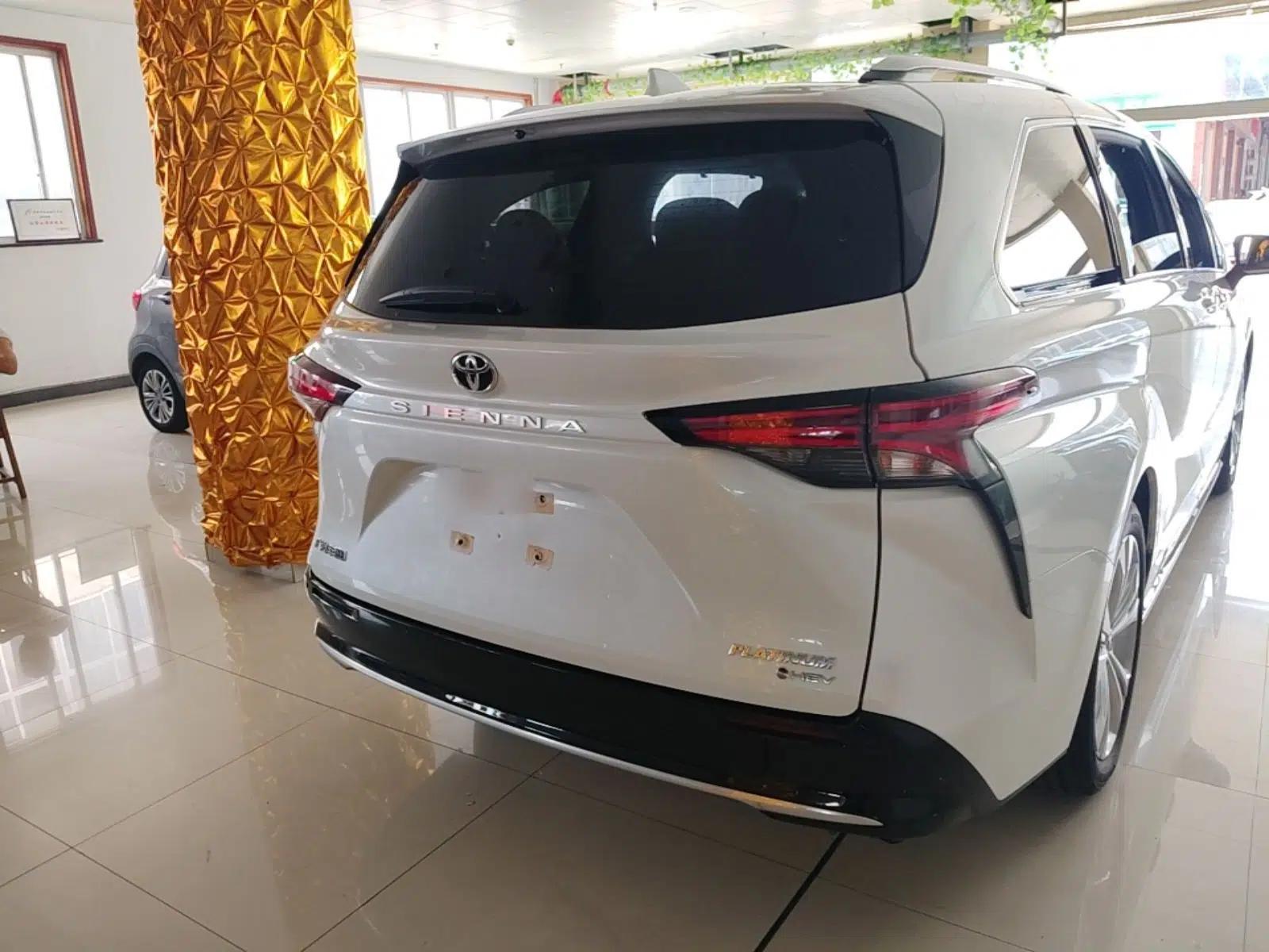 Toyota SIENNA 2024 2.5L Hybrid Platinum Edition — миниатюра 5