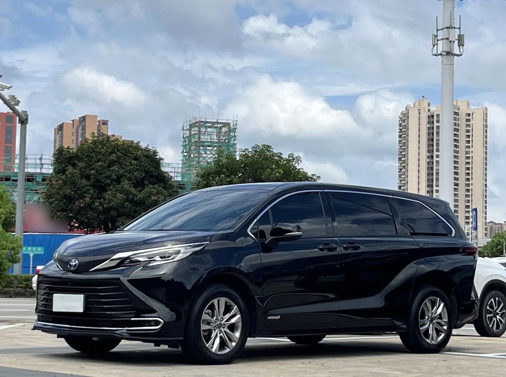 Toyota SIENNA 2023 2.5L Hybrid Comfort Edition — миниатюра 1