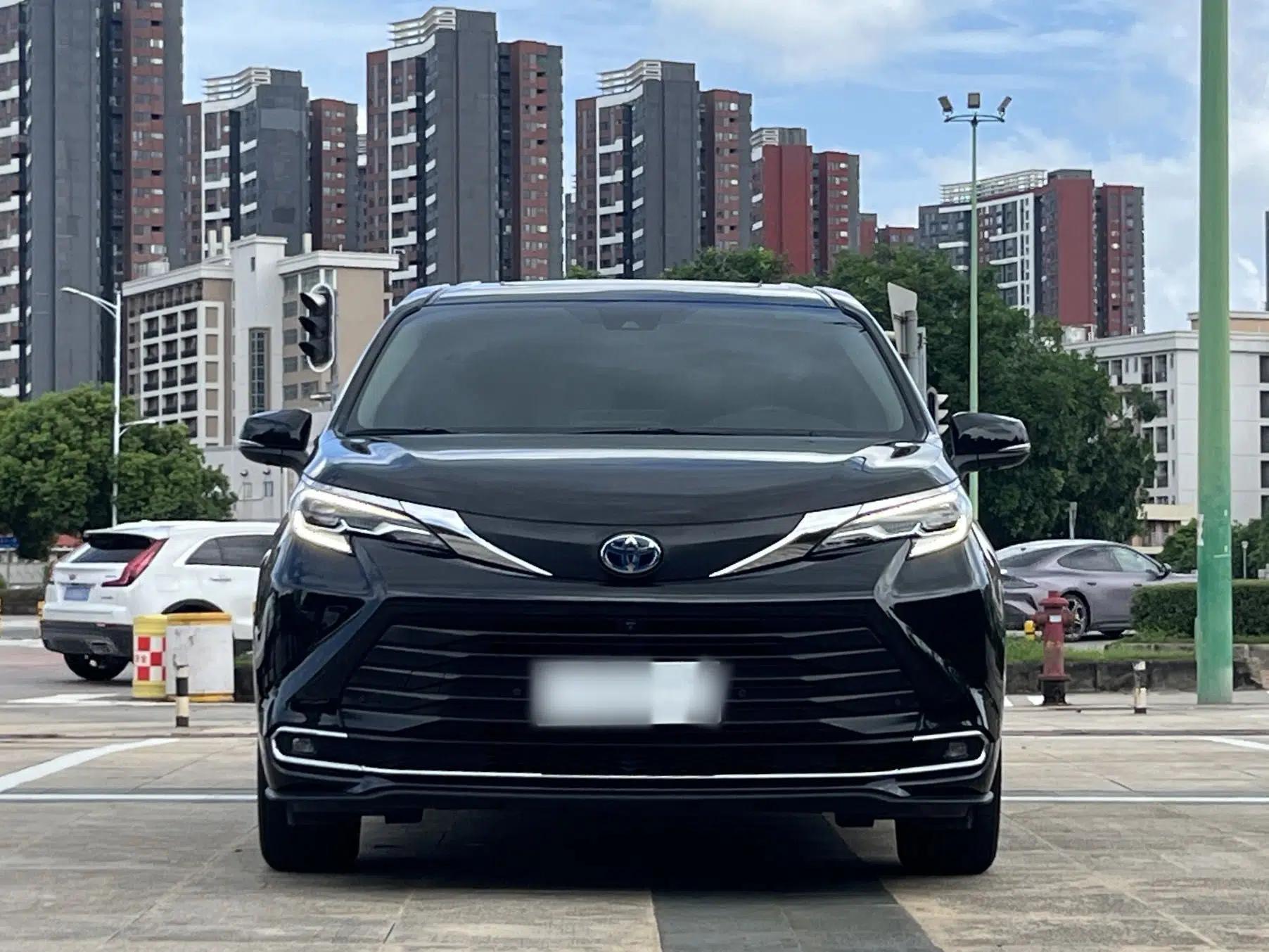 Toyota SIENNA 2023 2.5L Hybrid Comfort Edition — миниатюра 2