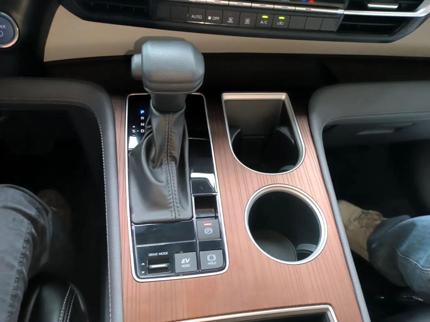 Toyota SIENNA 2023 2.5L Hybrid Comfort Edition — миниатюра 16