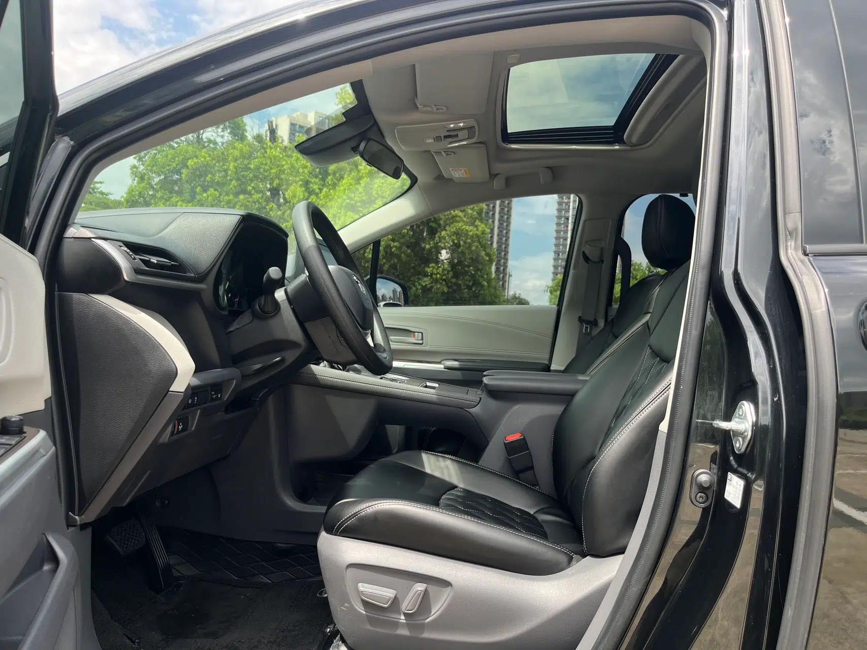 Toyota SIENNA 2023 2.5L Hybrid Comfort Edition — миниатюра 17