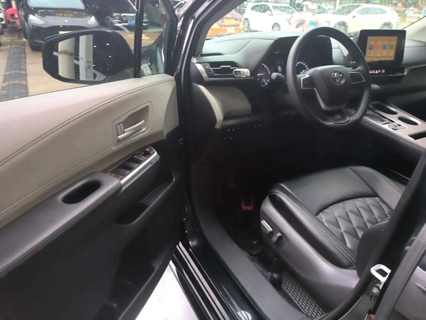 Toyota SIENNA 2023 2.5L Hybrid Comfort Edition — миниатюра 18