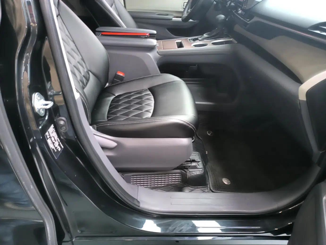 Toyota SIENNA 2023 2.5L Hybrid Comfort Edition — миниатюра 19