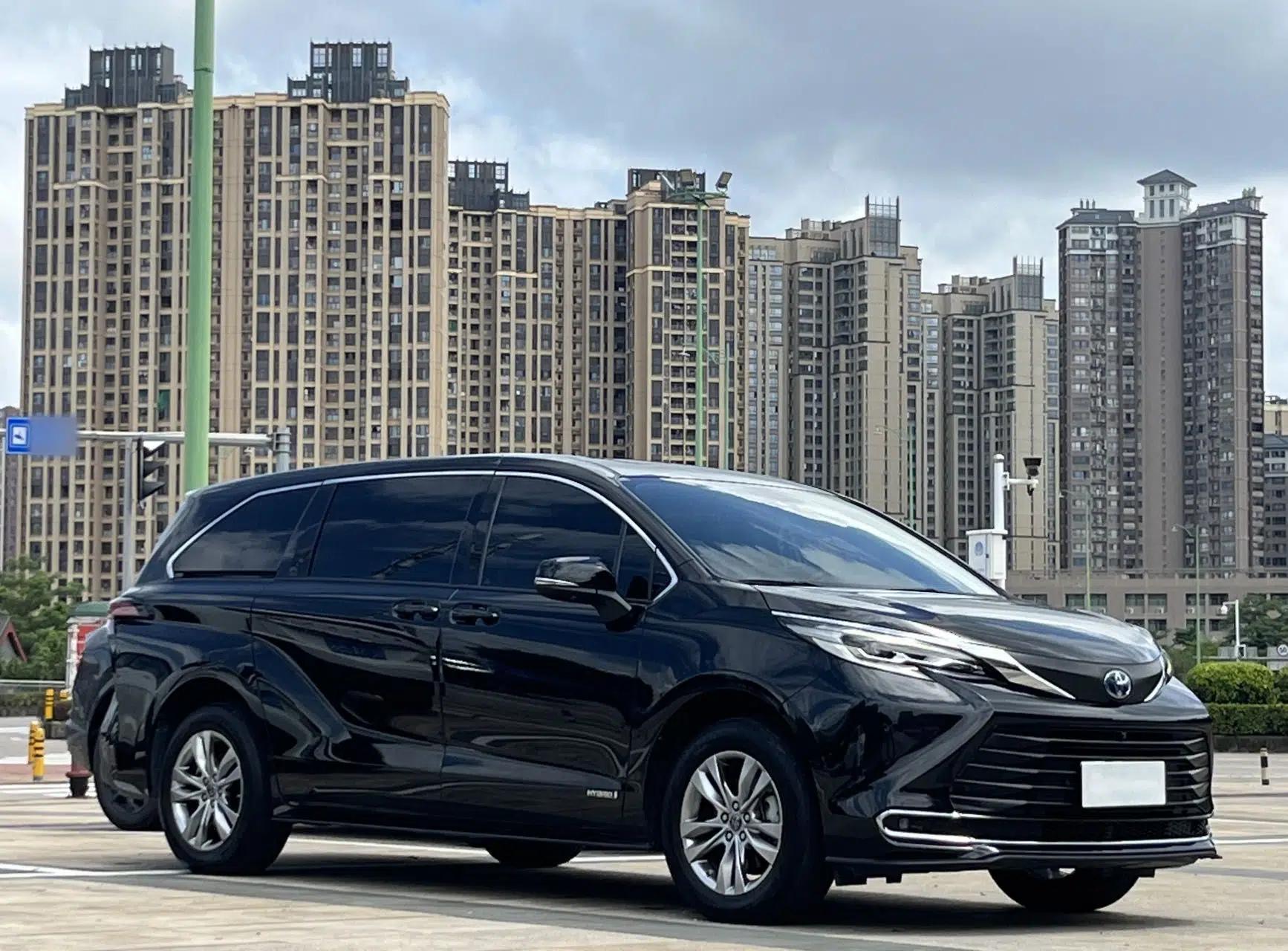 Toyota SIENNA 2023 2.5L Hybrid Comfort Edition — миниатюра 3