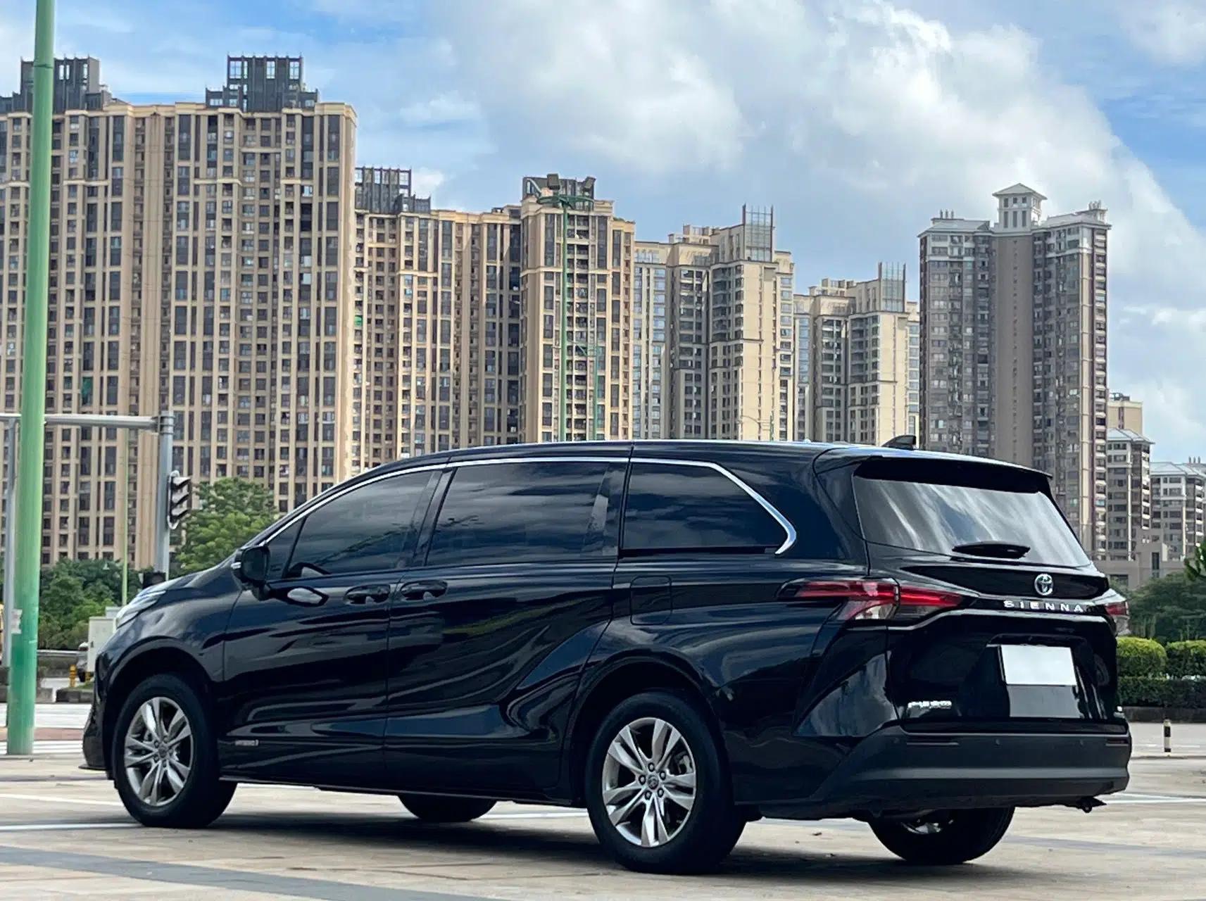 Toyota SIENNA 2023 2.5L Hybrid Comfort Edition — миниатюра 4