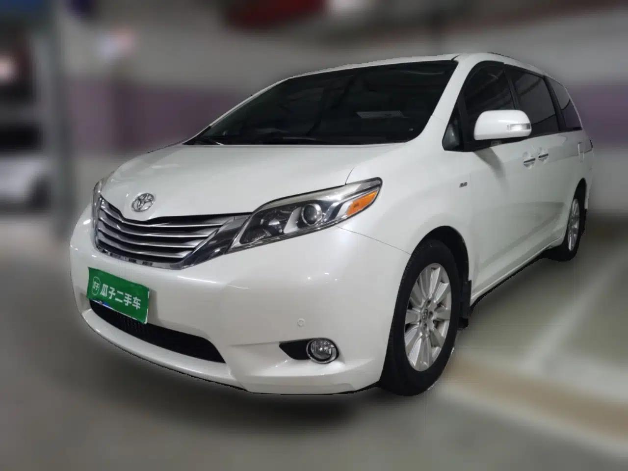 Toyota SIENNA 2017 Toyota Sienna, Parallel Import, 3.5L, Automatic, with Sunroof, Seven Seats — миниатюра 1
