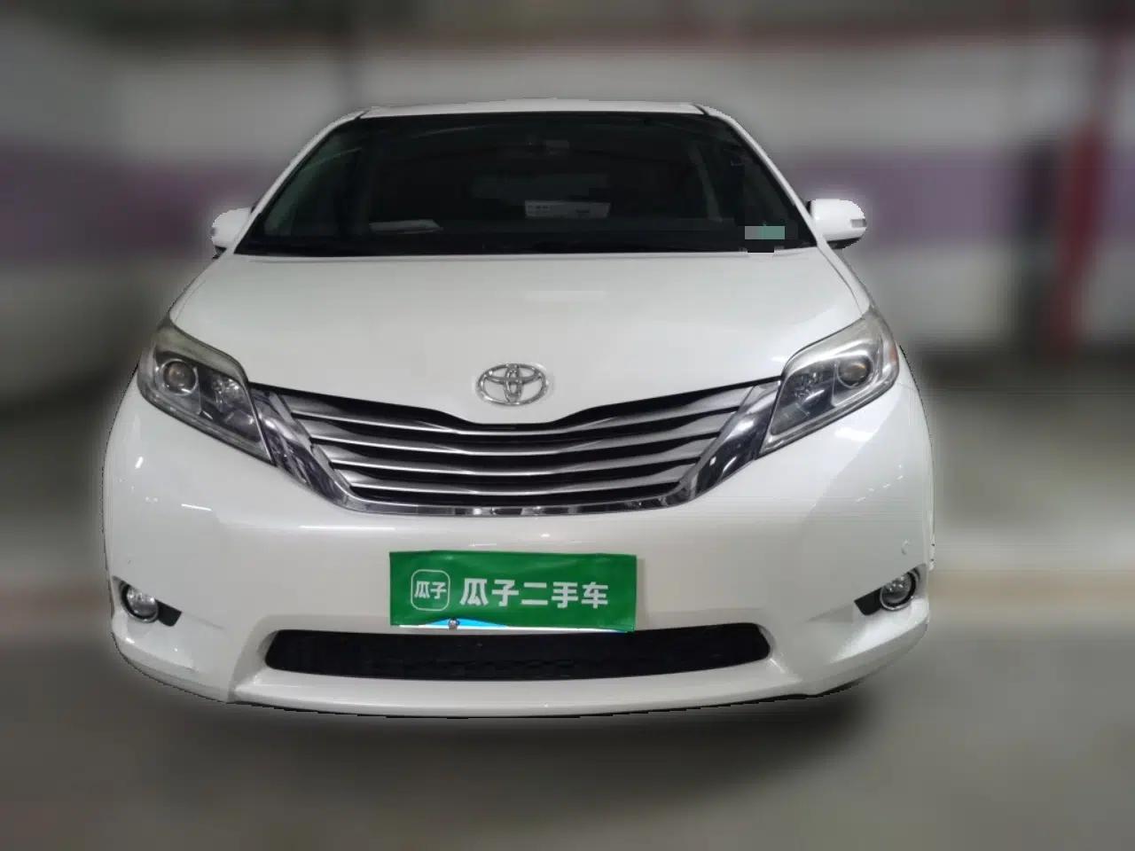 Toyota SIENNA 2017 Toyota Sienna, Parallel Import, 3.5L, Automatic, with Sunroof, Seven Seats — миниатюра 2