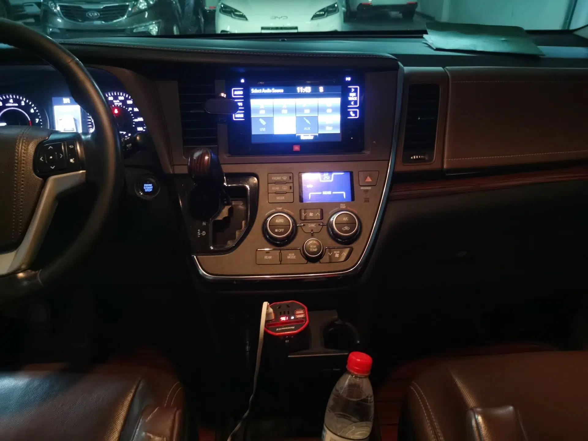 Toyota SIENNA 2017 Toyota Sienna, Parallel Import, 3.5L, Automatic, with Sunroof, Seven Seats — миниатюра 13