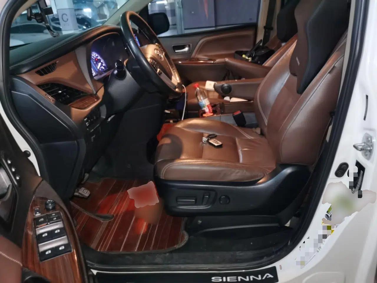Toyota SIENNA 2017 Toyota Sienna, Parallel Import, 3.5L, Automatic, with Sunroof, Seven Seats — миниатюра 15