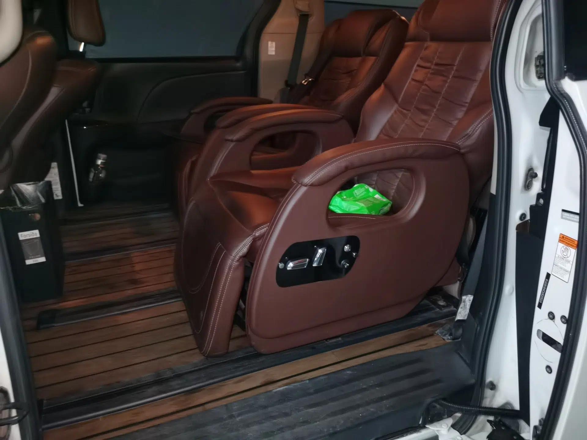 Toyota SIENNA 2017 Toyota Sienna, Parallel Import, 3.5L, Automatic, with Sunroof, Seven Seats — миниатюра 17