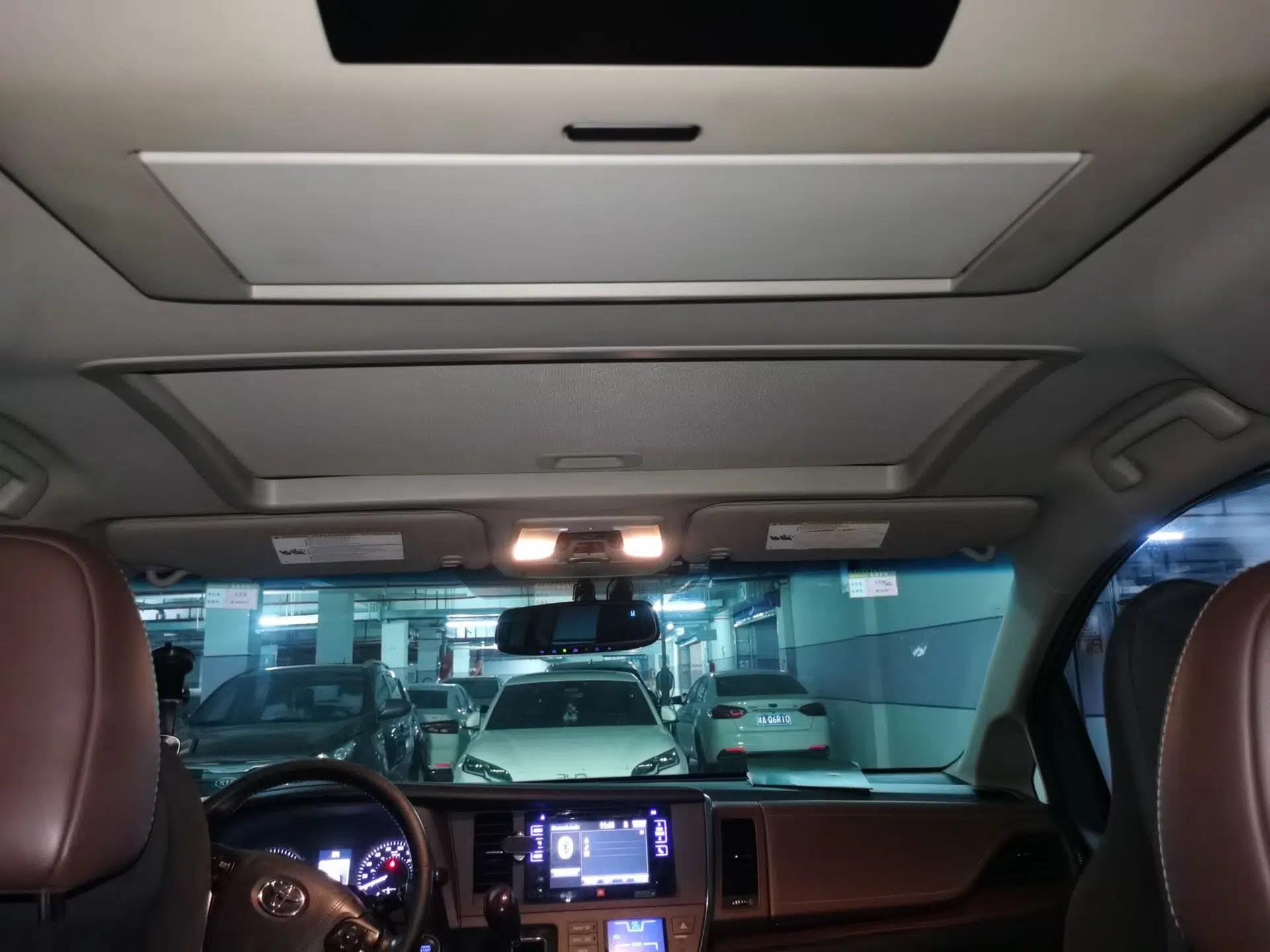 Toyota SIENNA 2017 Toyota Sienna, Parallel Import, 3.5L, Automatic, with Sunroof, Seven Seats — миниатюра 18