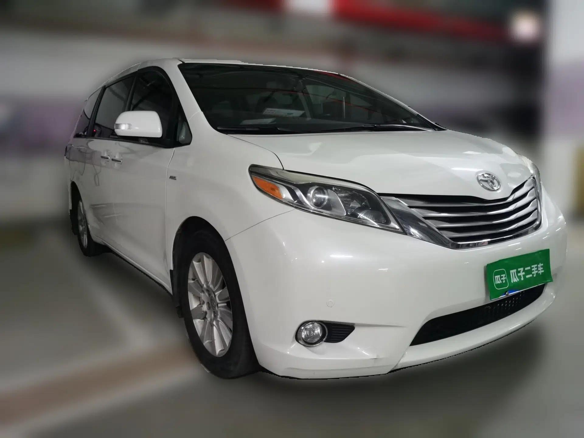 Toyota SIENNA 2017 Toyota Sienna, Parallel Import, 3.5L, Automatic, with Sunroof, Seven Seats — миниатюра 3