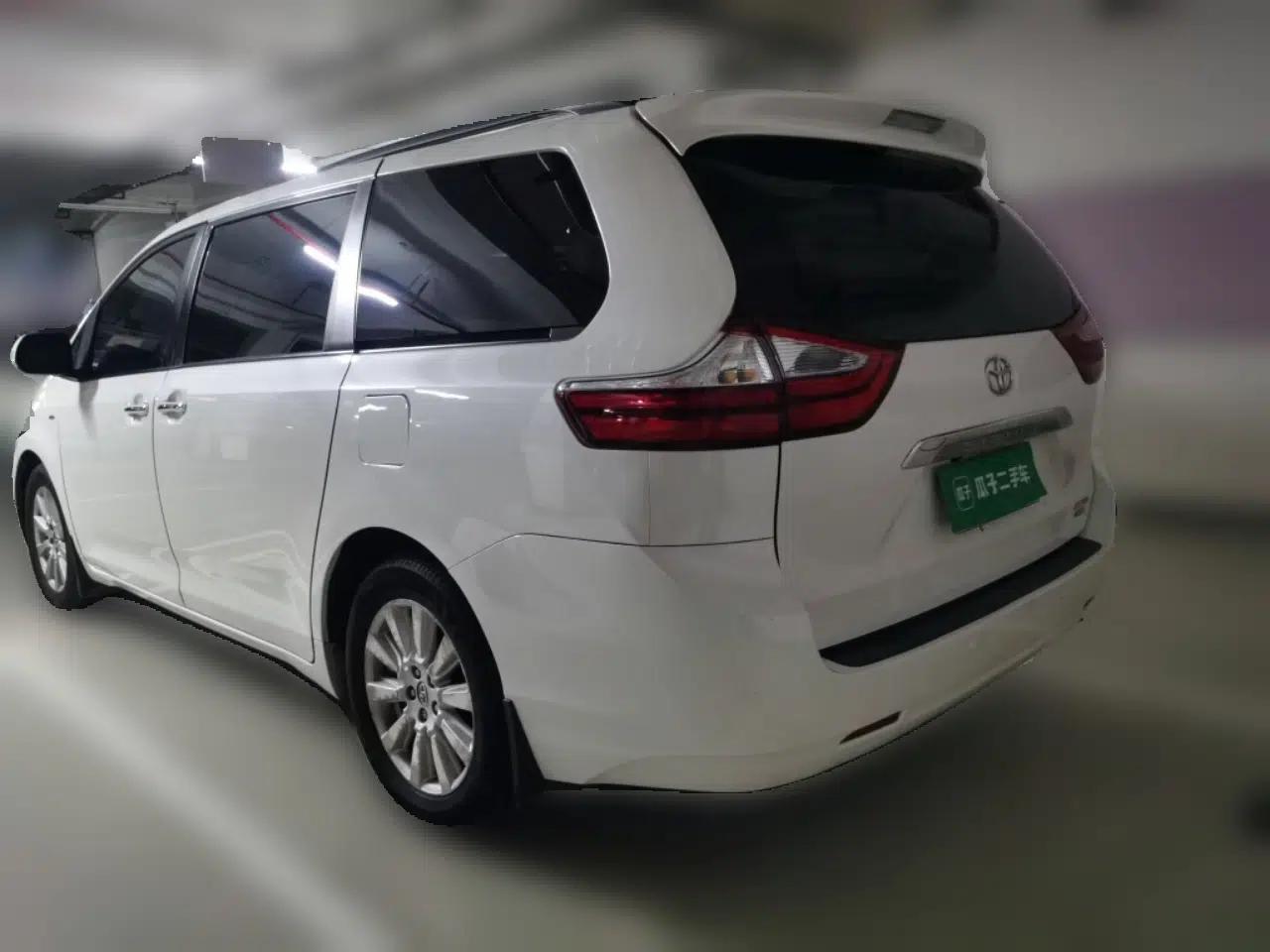Toyota SIENNA 2017 Toyota Sienna, Parallel Import, 3.5L, Automatic, with Sunroof, Seven Seats — миниатюра 4