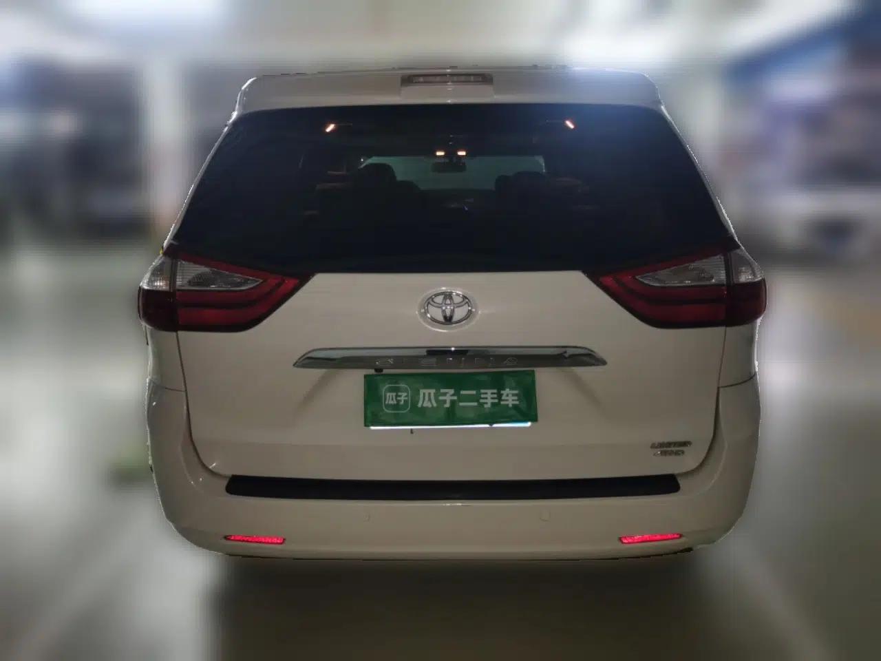Toyota SIENNA 2017 Toyota Sienna, Parallel Import, 3.5L, Automatic, with Sunroof, Seven Seats — миниатюра 5