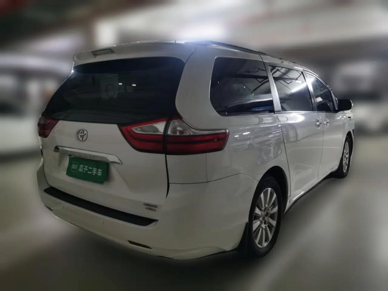 Toyota SIENNA 2017 Toyota Sienna, Parallel Import, 3.5L, Automatic, with Sunroof, Seven Seats — миниатюра 6