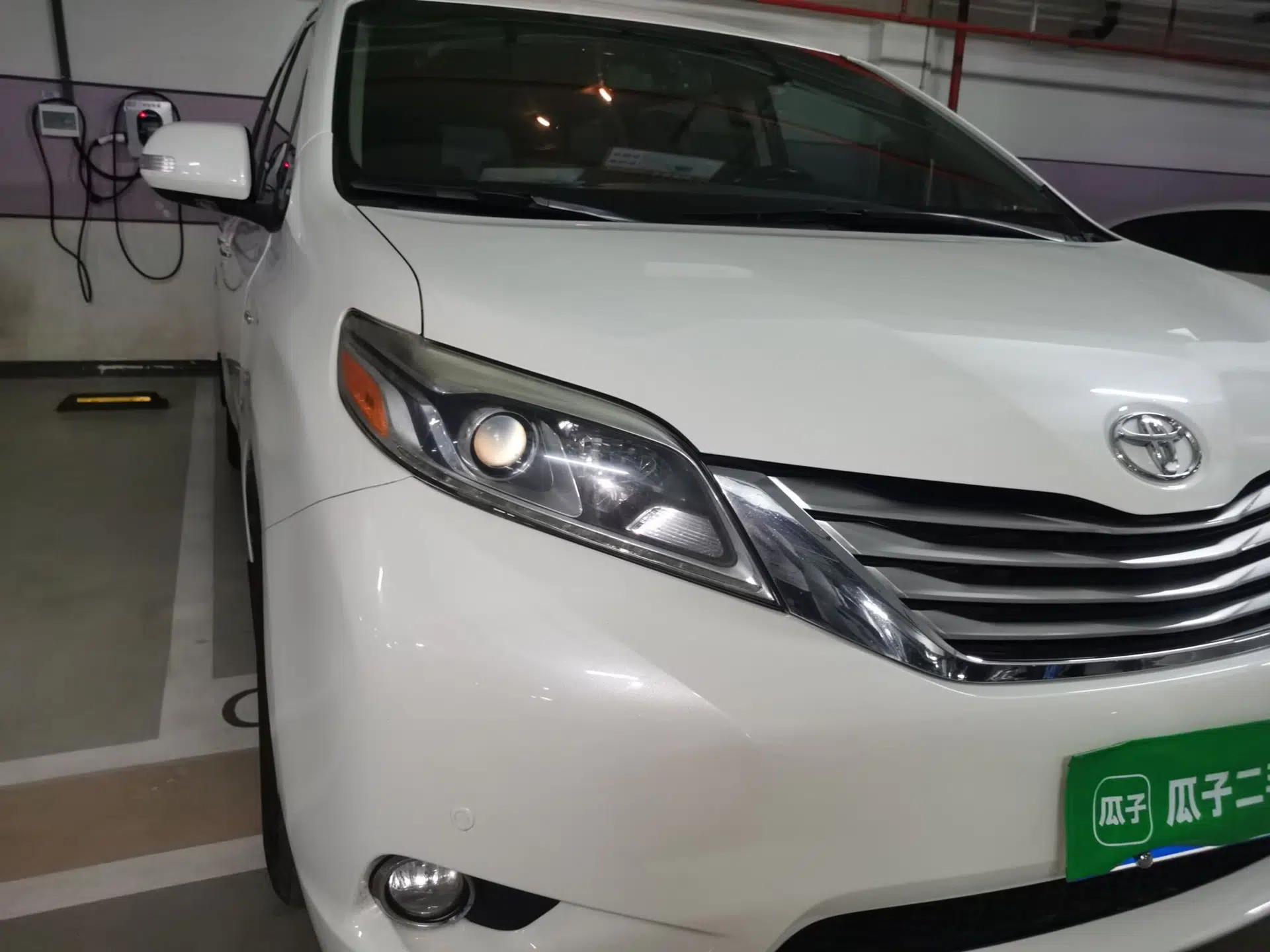 Toyota SIENNA 2017 Toyota Sienna, Parallel Import, 3.5L, Automatic, with Sunroof, Seven Seats — миниатюра 7