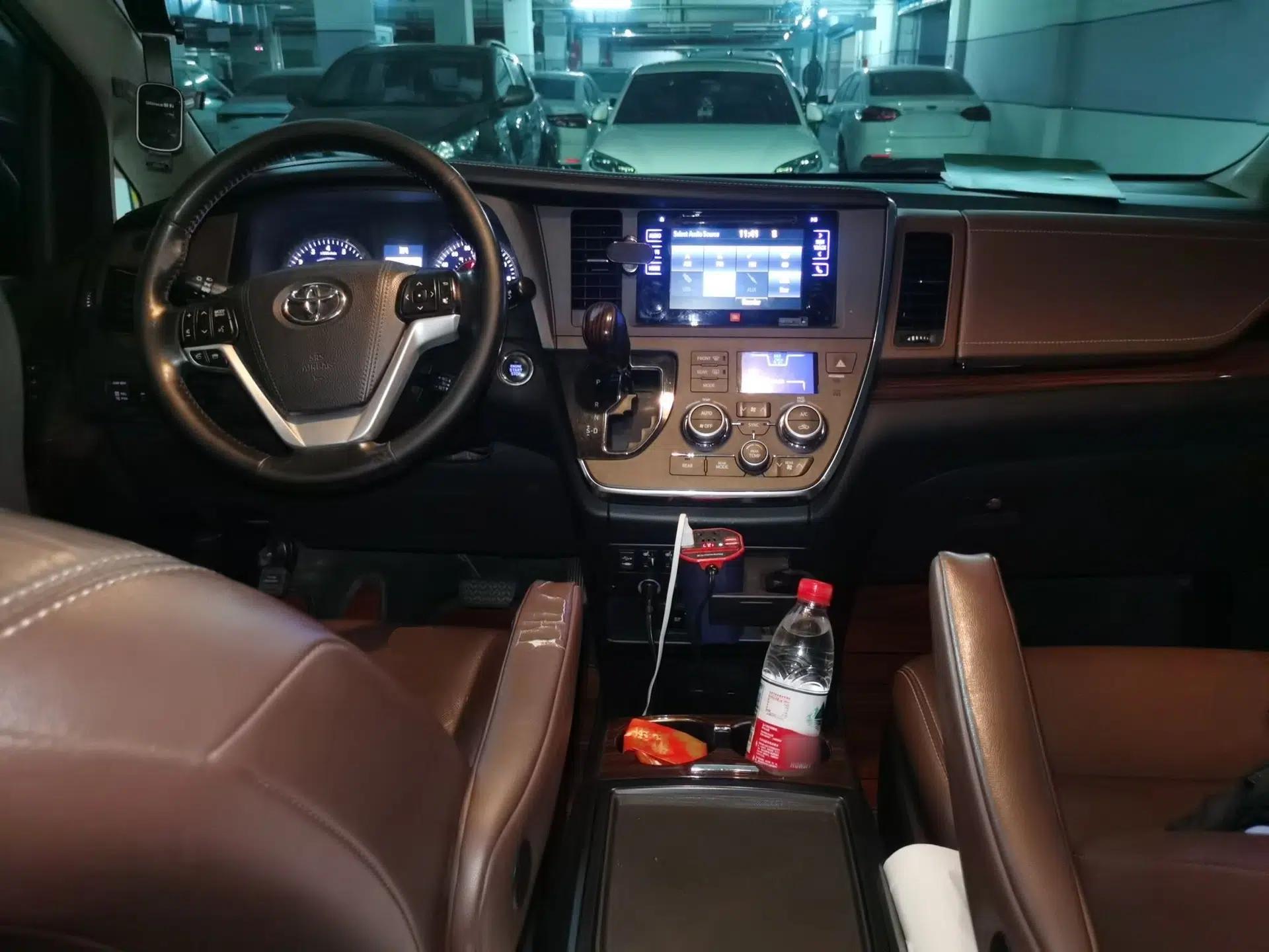 Toyota SIENNA 2017 Toyota Sienna, Parallel Import, 3.5L, Automatic, with Sunroof, Seven Seats — миниатюра 9