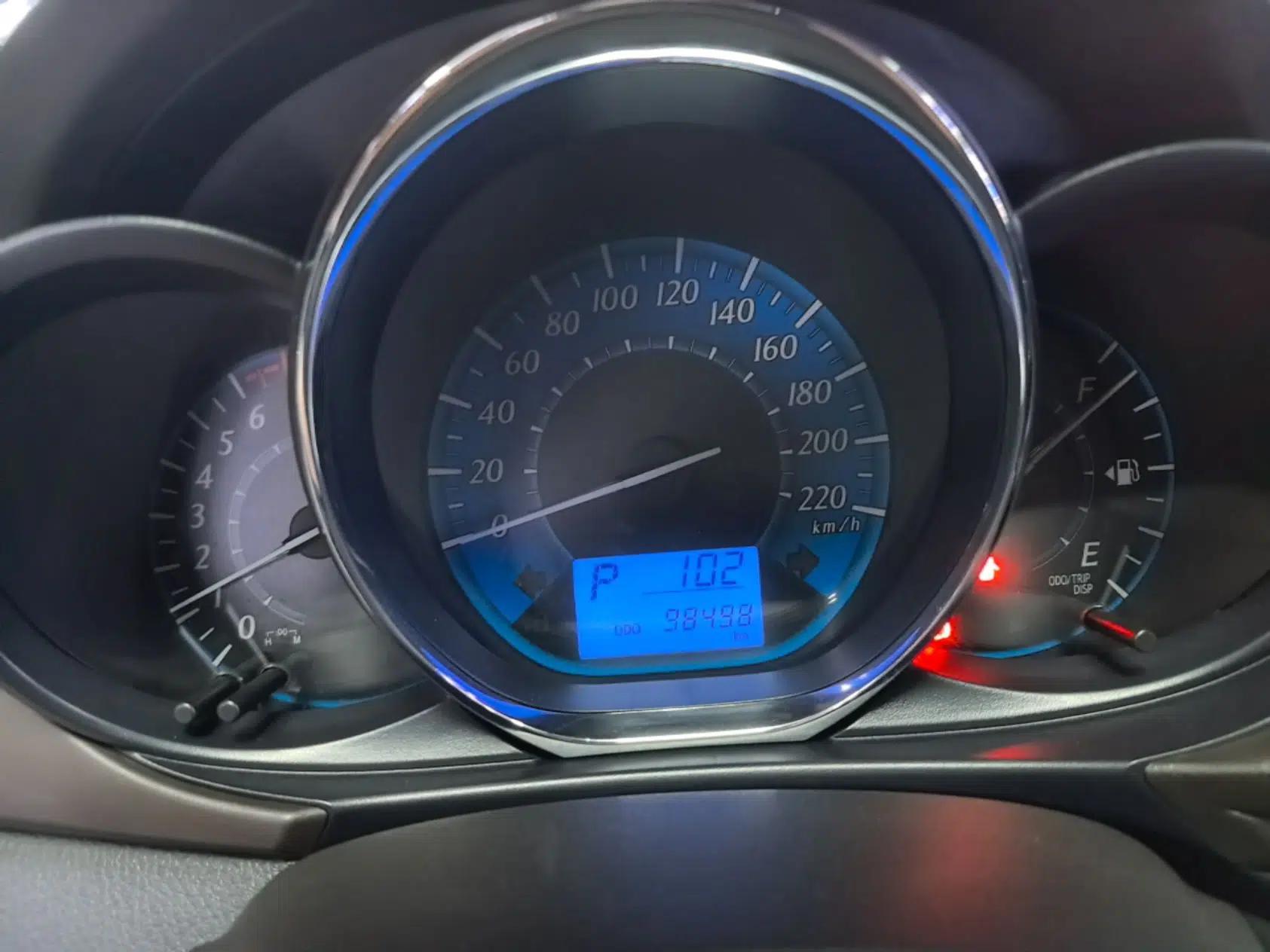 Toyota YARiS L Zhi Xuan 2015 1.5E Automatic Charm Edition — миниатюра 14