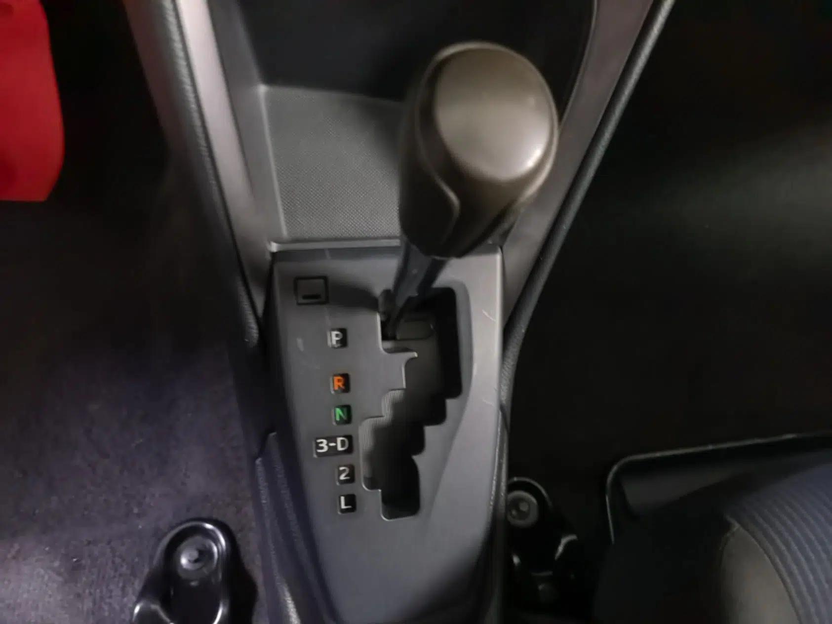 Toyota YARiS L Zhi Xuan 2015 1.5E Automatic Charm Edition — миниатюра 16