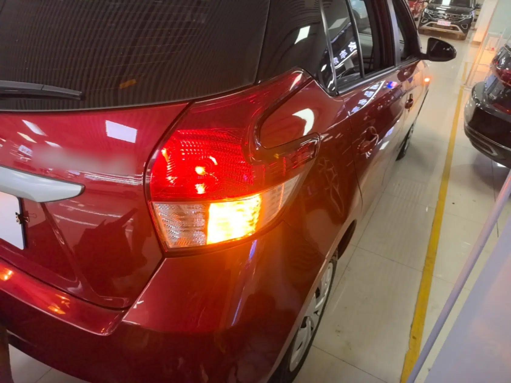 Toyota YARiS L Zhi Xuan 2015 1.5E Automatic Charm Edition — миниатюра 9