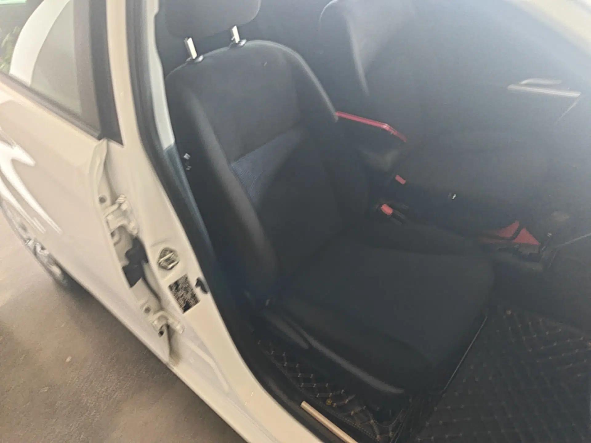 Toyota YARiS L Zhi Xuan 2015 1.5E Automatic Charm Edition — миниатюра 19