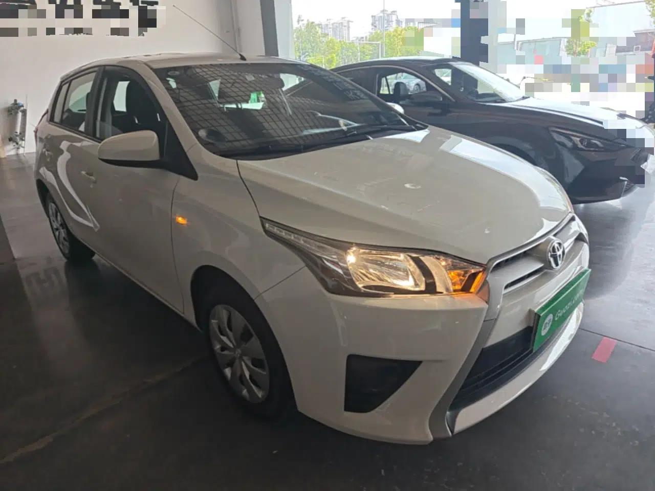 Toyota YARiS L Zhi Xuan 2015 1.5E Automatic Charm Edition — миниатюра 3