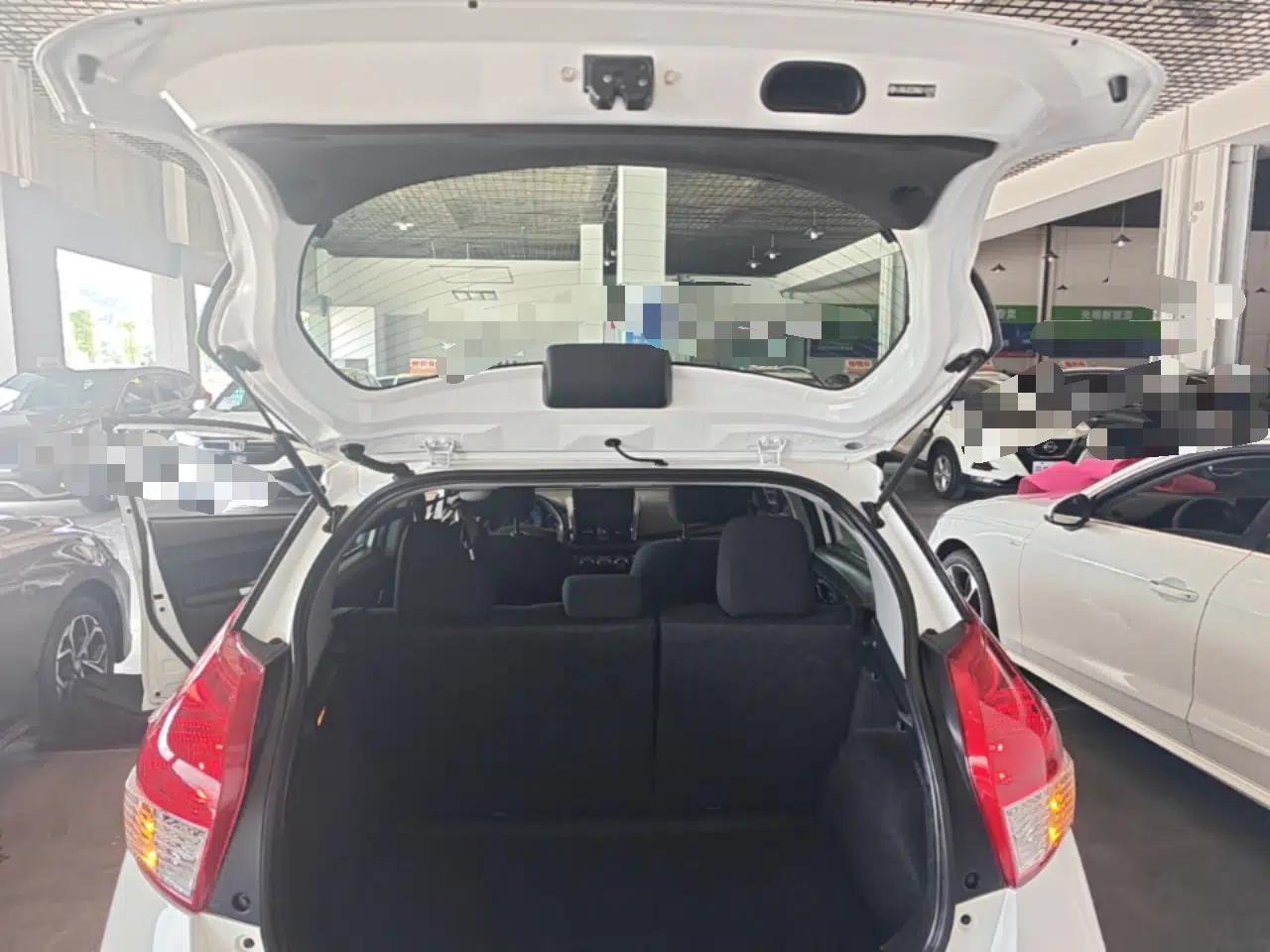 Toyota YARiS L Zhi Xuan 2015 1.5E Automatic Charm Edition — миниатюра 22