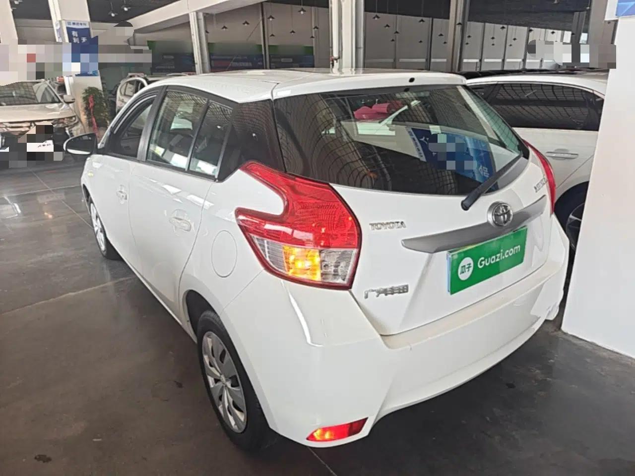 Toyota YARiS L Zhi Xuan 2015 1.5E Automatic Charm Edition — миниатюра 4