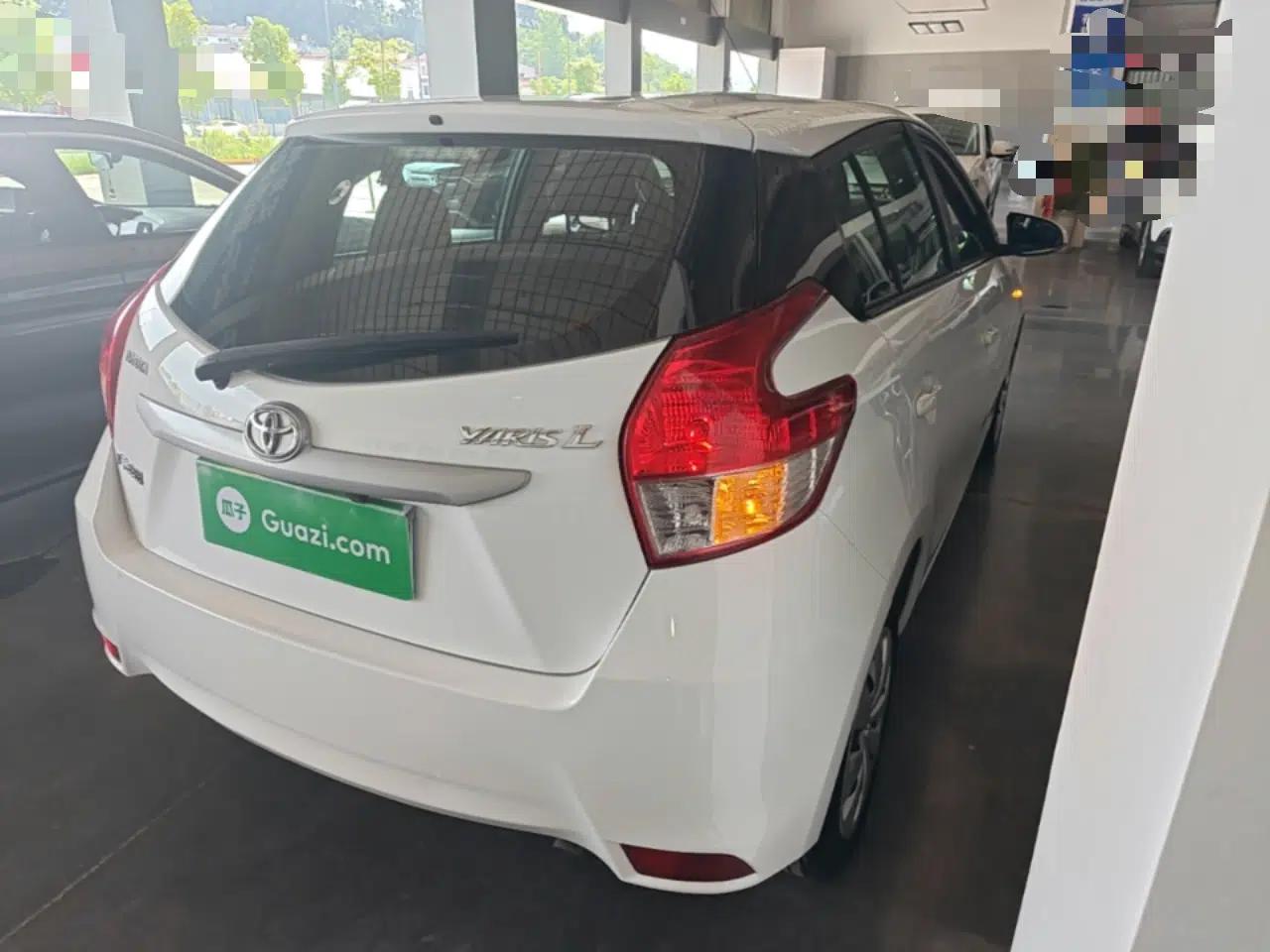 Toyota YARiS L Zhi Xuan 2015 1.5E Automatic Charm Edition — миниатюра 6