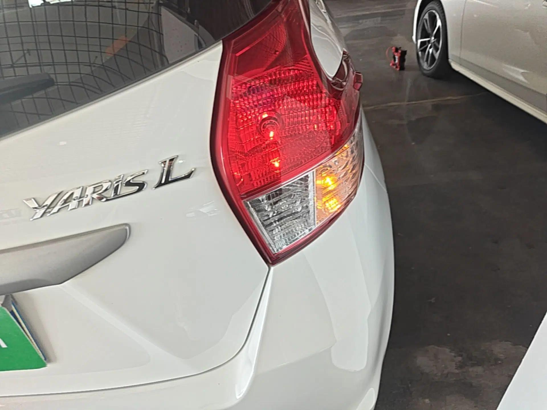 Toyota YARiS L Zhi Xuan 2015 1.5E Automatic Charm Edition — миниатюра 9
