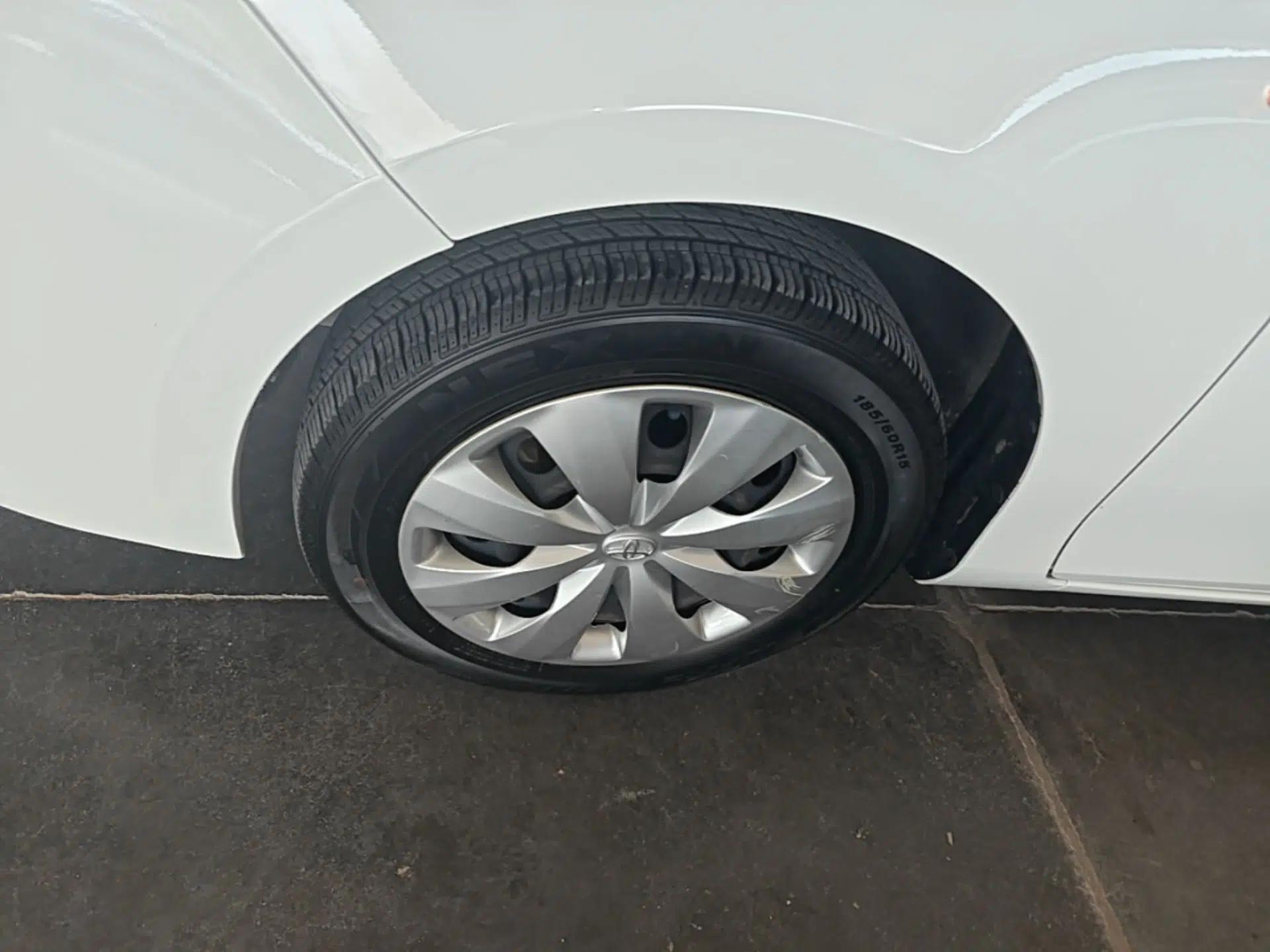 Toyota YARiS L Zhi Xuan 2015 1.5E Automatic Charm Edition — миниатюра 10