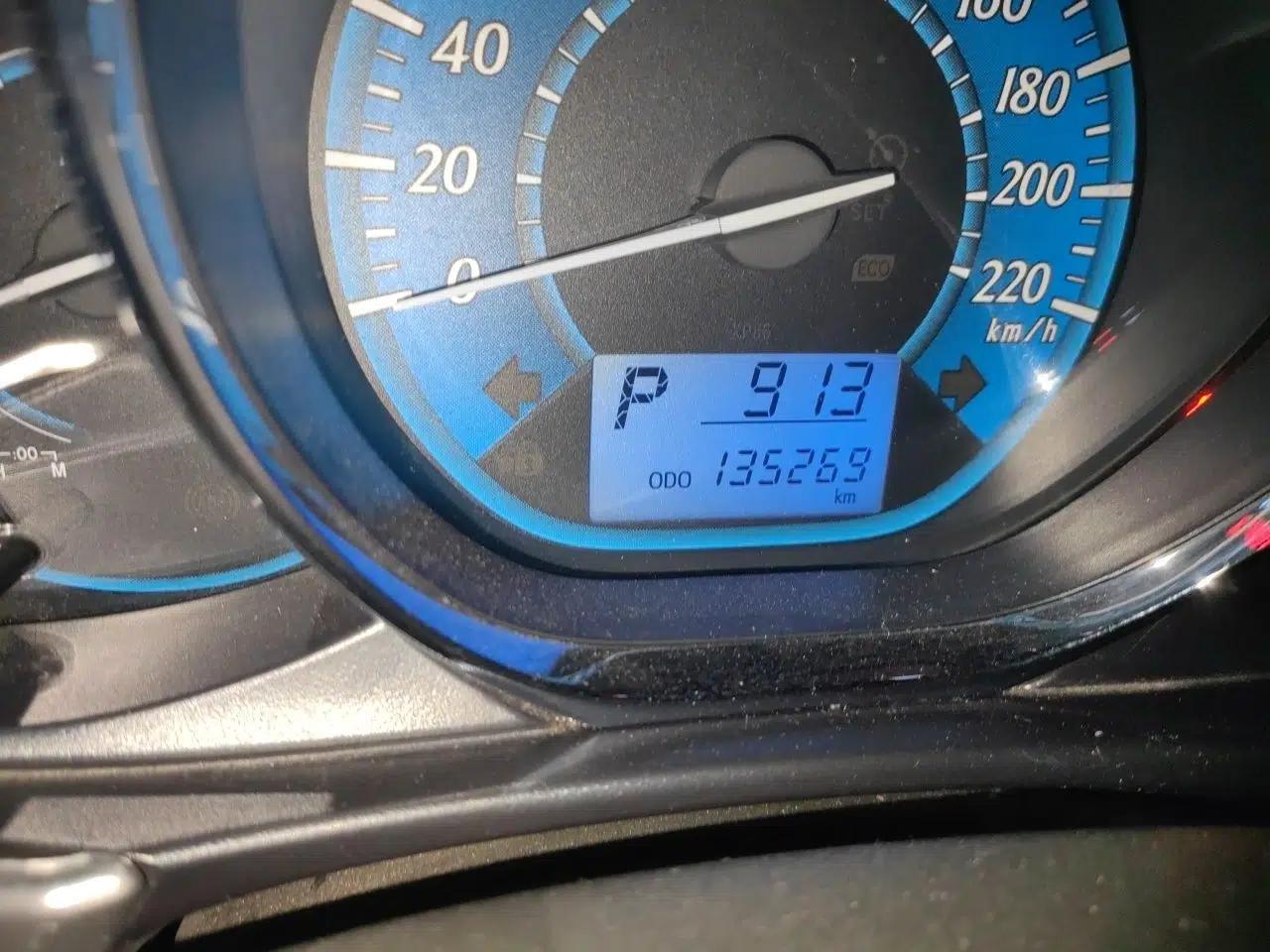 Toyota YARiS L Zhi Xuan 2015 1.5E Automatic Charm Edition — миниатюра 12