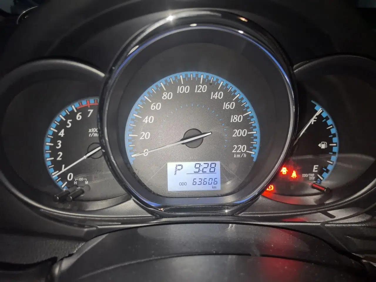 Toyota YARiS L Zhi Xuan 2016 Revised 1.5E CVT Charming Edition — миниатюра 11