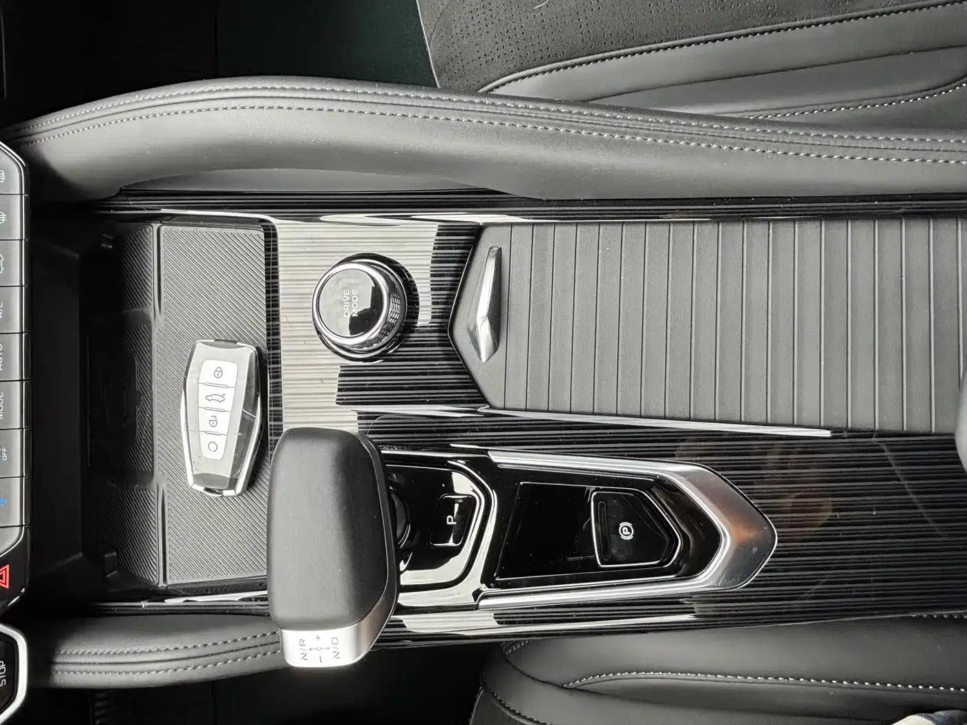 Geely Xingyue L 2024 2.0TD High-Power Automatic Two-Wheel Drive Sky Edition — миниатюра 14
