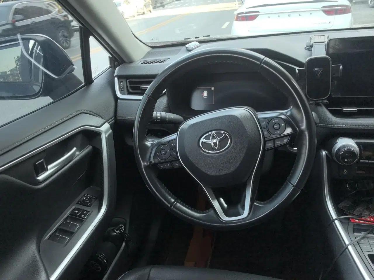 Toyota Wildlander 2023 2.0L CVT Four-Wheel Drive Luxury PLUS Edition — миниатюра 10