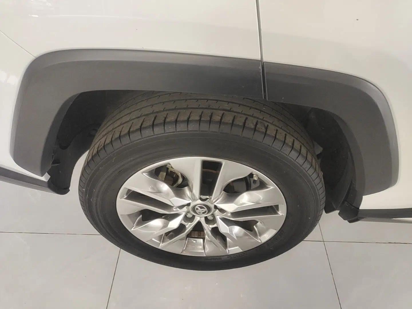 Toyota Wildlander 2022 2.0L CVT Two-Wheel Drive Luxury PLUS Edition — миниатюра 11
