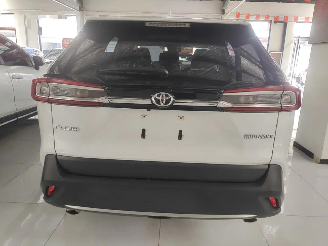 Toyota Wildlander 2022 2.0L CVT Two-Wheel Drive Luxury PLUS Edition — миниатюра 5