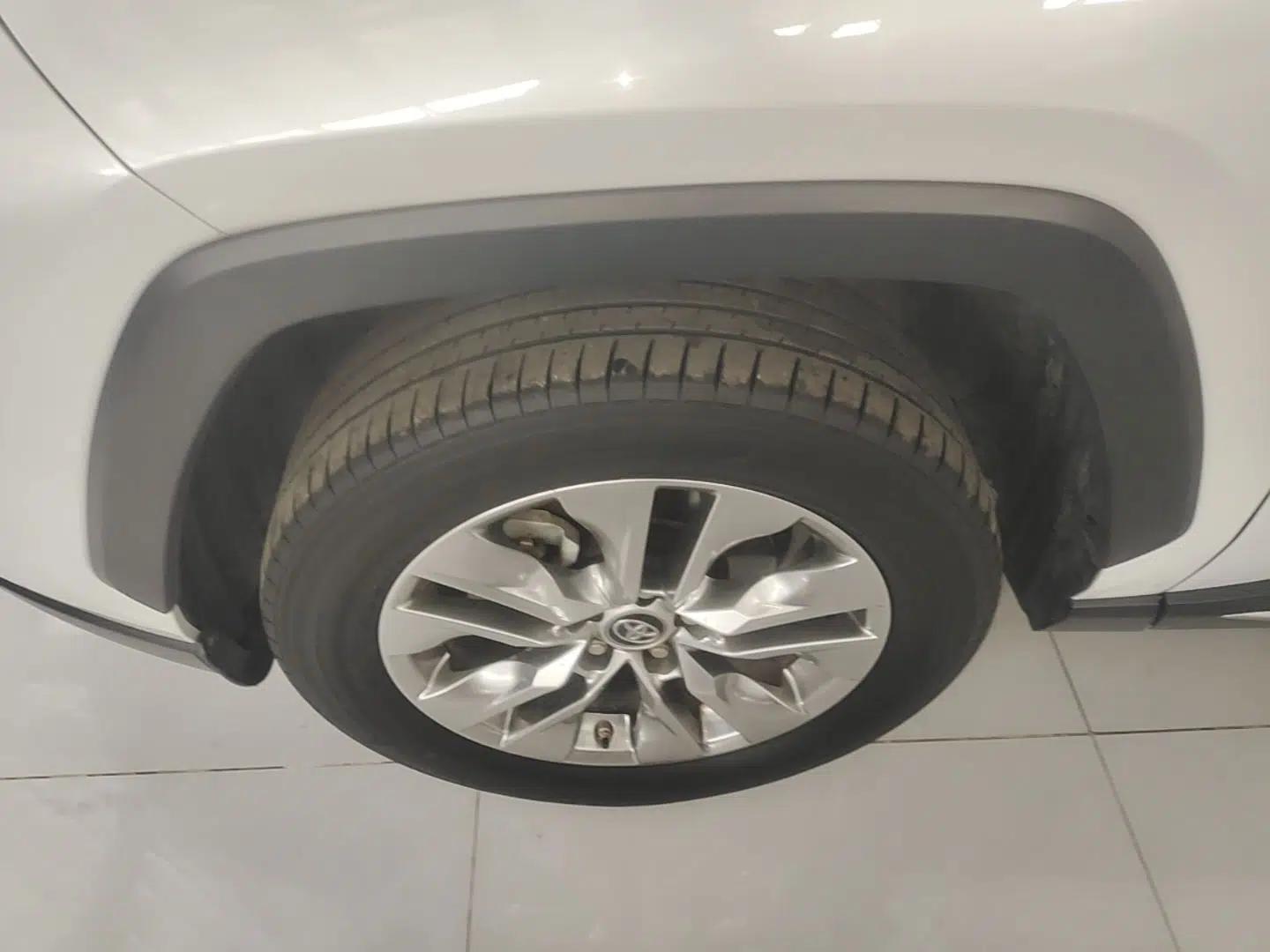 Toyota Wildlander 2022 2.0L CVT Two-Wheel Drive Luxury PLUS Edition — миниатюра 10